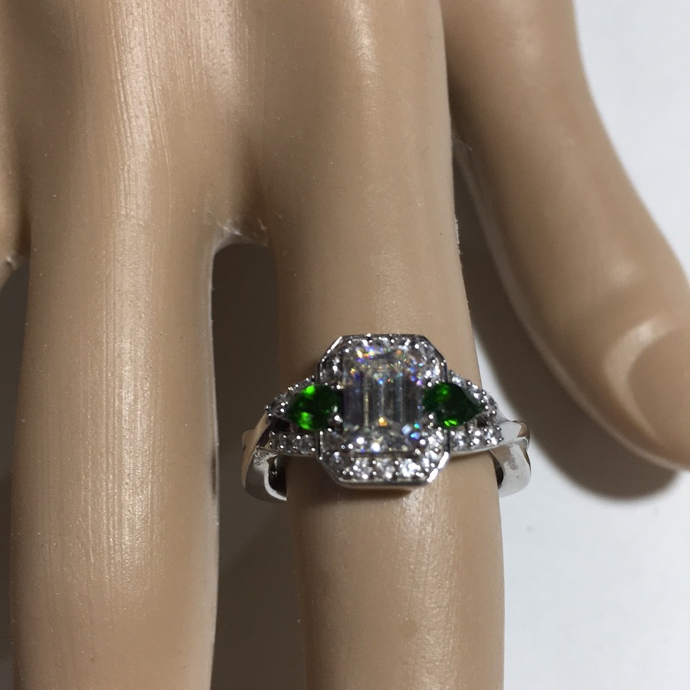 FABULITE STRONTIUM TITANITE & CHROME DIOPSIDE & WHITE ZIRCON RHODIUM SS RING